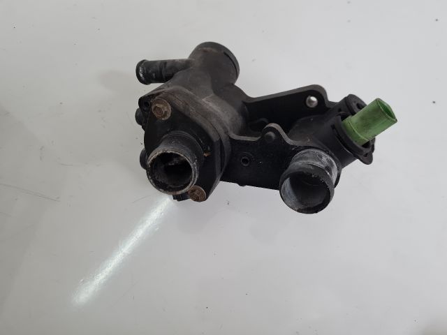 bontott VW GOLF IV Termosztátház