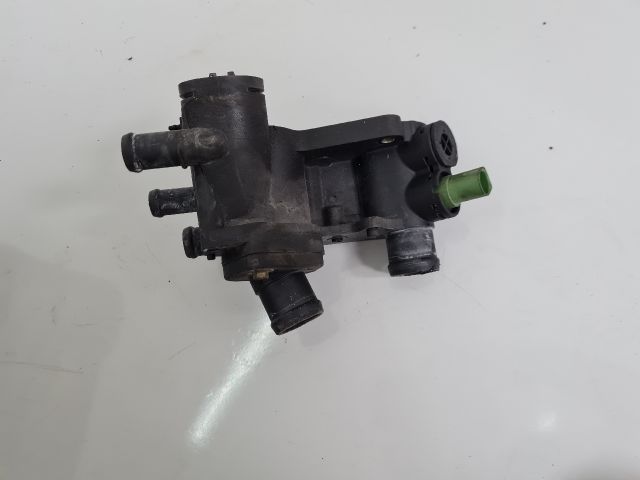 bontott VW GOLF IV Termosztátház