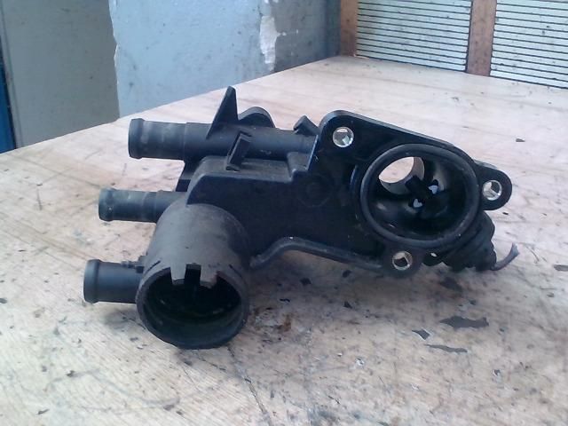 bontott VW GOLF IV Termosztátház