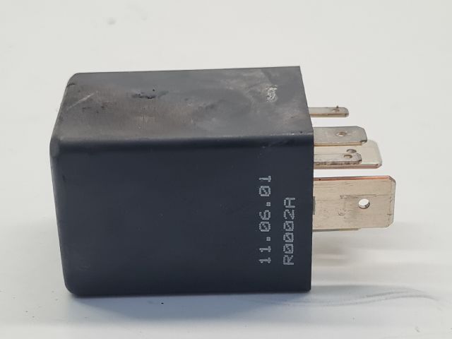 bontott VW GOLF IV Üzemanyag Szivattyú Relé