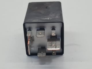 bontott VW GOLF IV Üzemanyag Szivattyú Relé