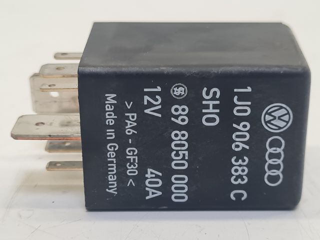 bontott VW GOLF IV Üzemanyag Szivattyú Relé