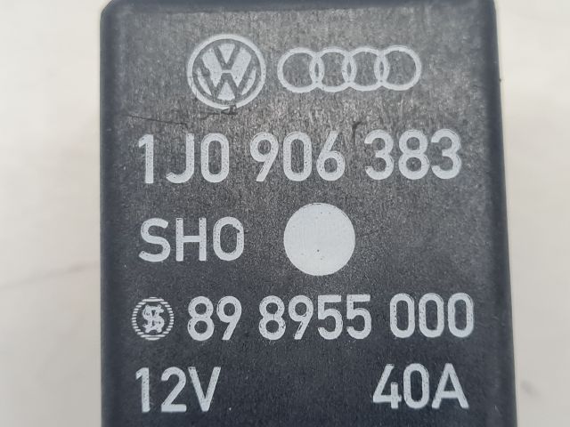 bontott VW GOLF IV Üzemanyag Szivattyú Relé