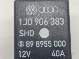 bontott VW GOLF IV Üzemanyag Szivattyú Relé