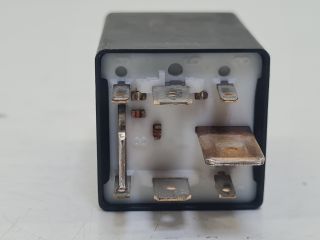 bontott VW GOLF IV Üzemanyag Szivattyú Relé