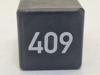 bontott VW GOLF IV Üzemanyag Szivattyú Relé