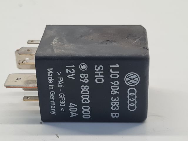 bontott VW GOLF IV Üzemanyag Szivattyú Relé