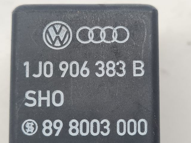 bontott VW GOLF IV Üzemanyag Szivattyú Relé