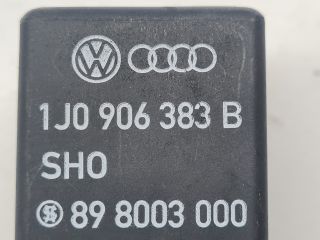 bontott VW GOLF IV Üzemanyag Szivattyú Relé