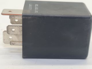 bontott VW GOLF IV Üzemanyag Szivattyú Relé