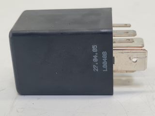 bontott VW GOLF IV Üzemanyag Szivattyú Relé