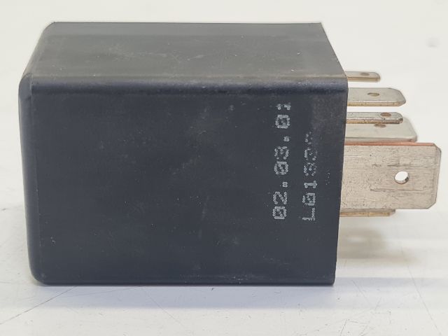 bontott VW GOLF IV Üzemanyag Szivattyú Relé