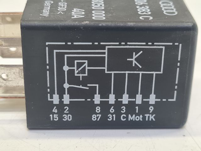 bontott VW GOLF IV Üzemanyag Szivattyú Relé