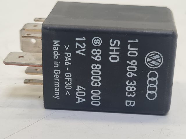 bontott VW GOLF IV Üzemanyag Szivattyú Relé