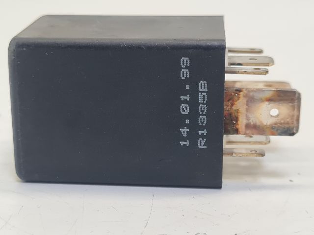 bontott VW GOLF IV Üzemanyag Szivattyú Relé