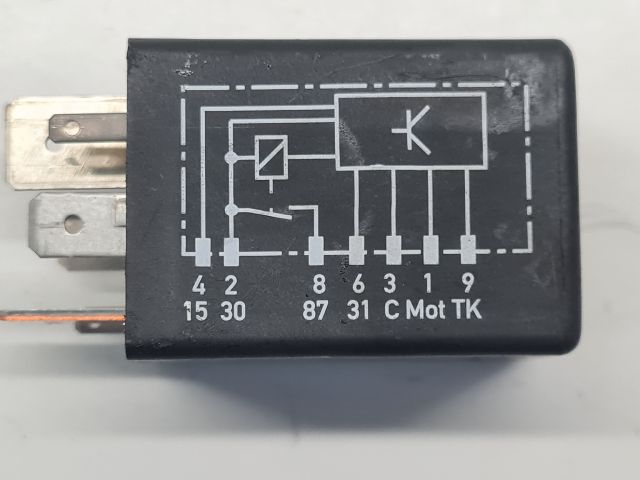 bontott VW GOLF IV Üzemanyag Szivattyú Relé