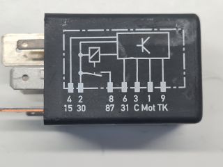 bontott VW GOLF IV Üzemanyag Szivattyú Relé