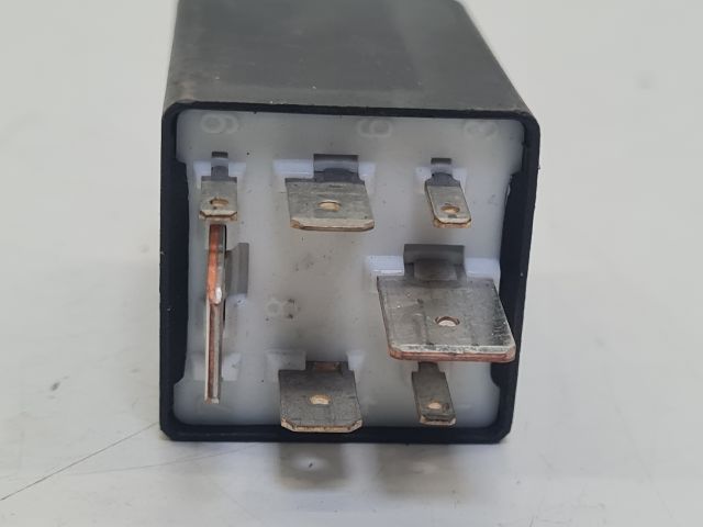 bontott VW GOLF IV Üzemanyag Szivattyú Relé