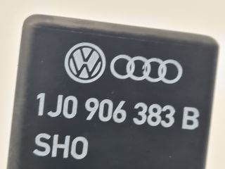 bontott VW GOLF IV Üzemanyag Szivattyú Relé
