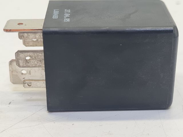 bontott VW GOLF IV Üzemanyag Szivattyú Relé