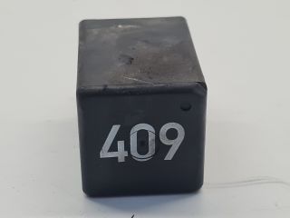 bontott VW GOLF IV Üzemanyag Szivattyú Relé