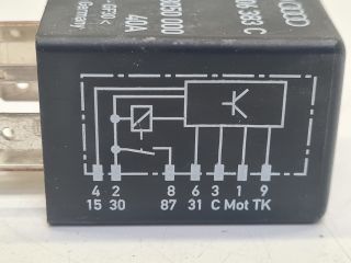 bontott VW GOLF IV Üzemanyag Szivattyú Relé