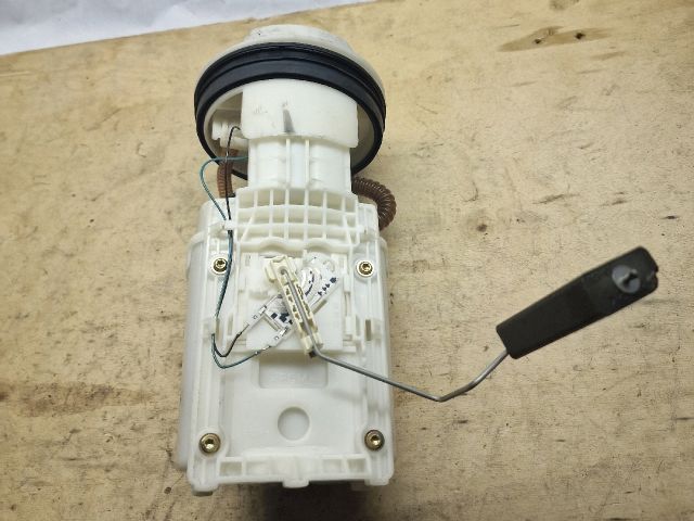 bontott VW GOLF IV Üzemanyag Szivattyú