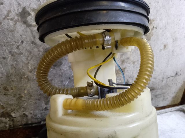 bontott VW GOLF IV Üzemanyag Szivattyú