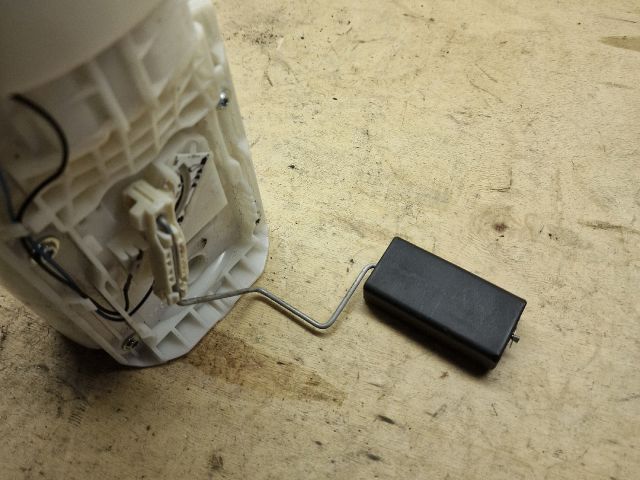 bontott VW GOLF IV Üzemanyag Szivattyú