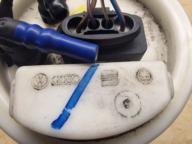 bontott VW GOLF IV Üzemanyag Szivattyú