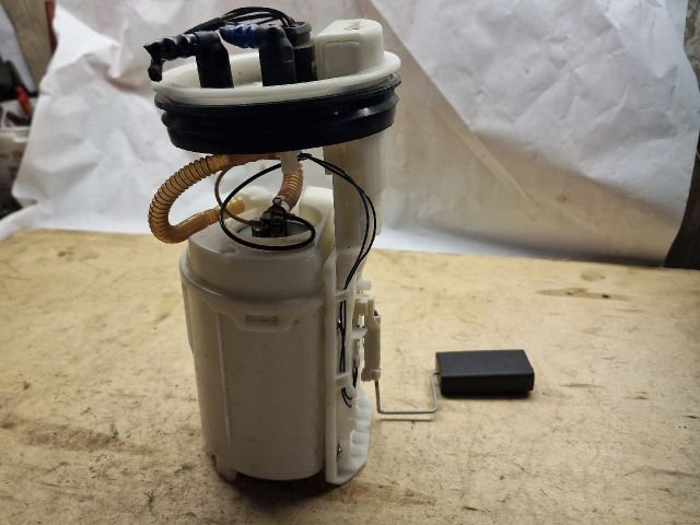 bontott VW GOLF IV Üzemanyag Szivattyú