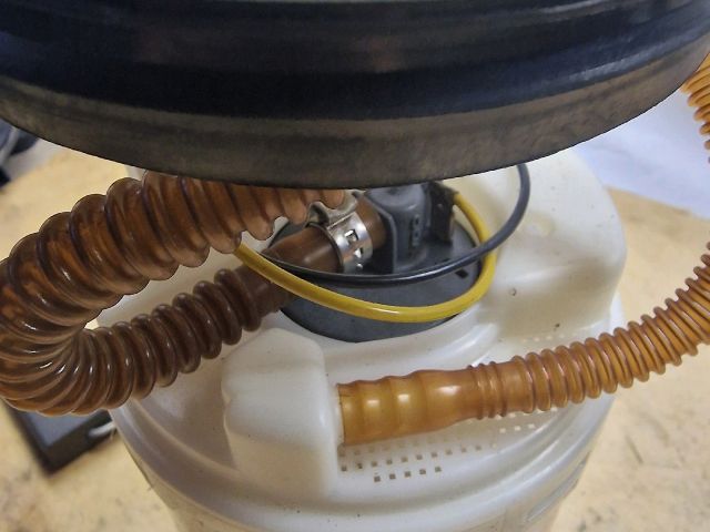 bontott VW GOLF IV Üzemanyag Szivattyú