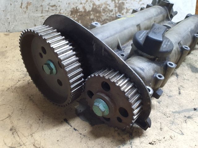 bontott VW GOLF IV Vezérműtengely Házzal