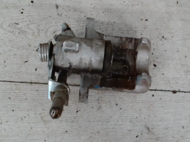 bontott VW GOLF IV Bal hátsó Féknyereg Munkahengerrel