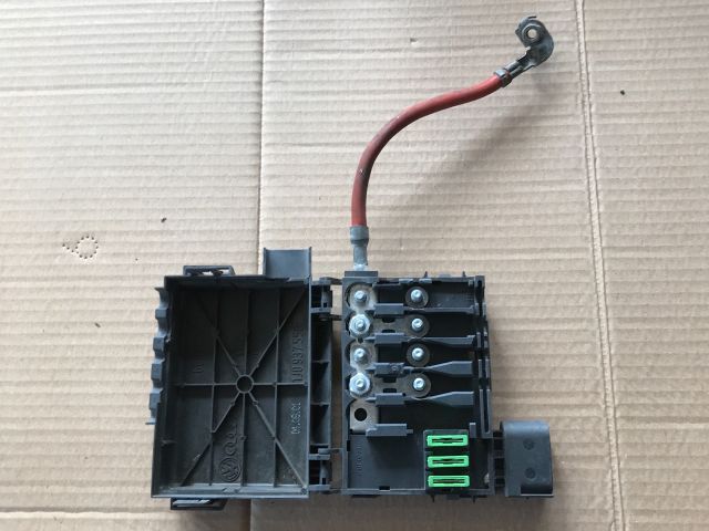 bontott VW GOLF IV Biztosítéktábla Motortér