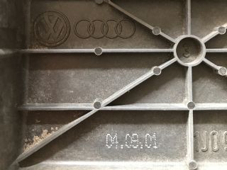 bontott VW GOLF IV Biztosítéktábla Motortér