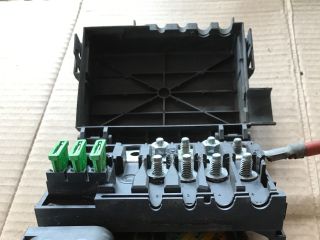 bontott VW GOLF IV Biztosítéktábla Motortér