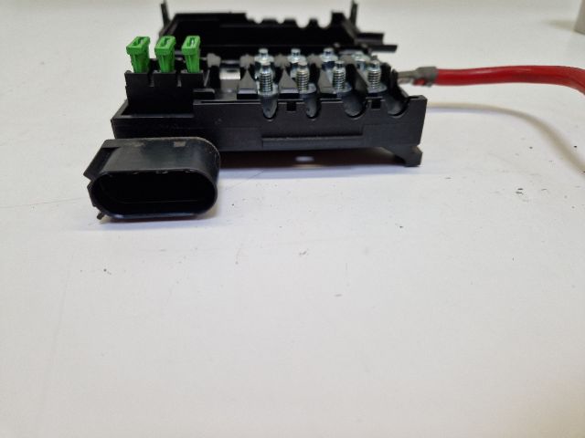 bontott VW GOLF IV Biztosítéktábla Motortér