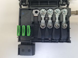 bontott VW GOLF IV Biztosítéktábla Motortér