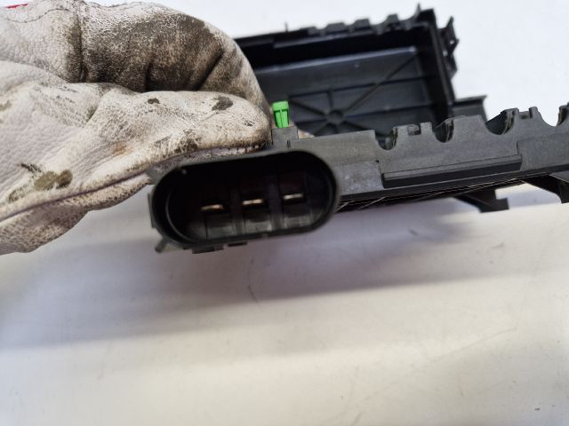 bontott VW GOLF IV Biztosítéktábla Motortér