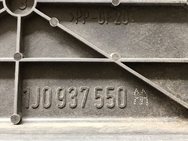 bontott VW GOLF IV Biztosítéktábla Motortér