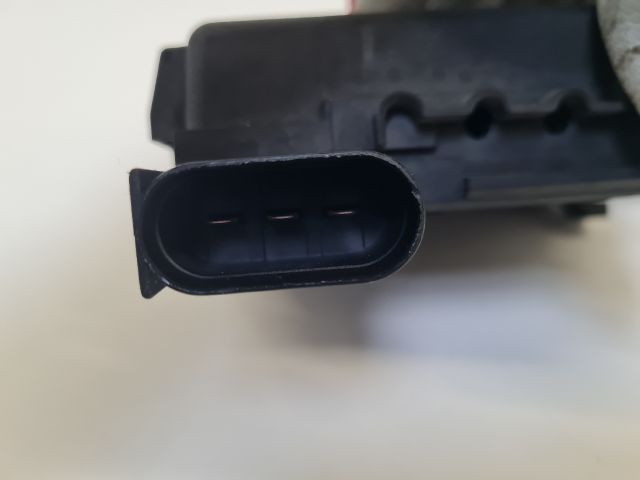 bontott VW GOLF IV Biztosítéktábla Motortér