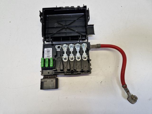 bontott VW GOLF IV Biztosítéktábla Motortér