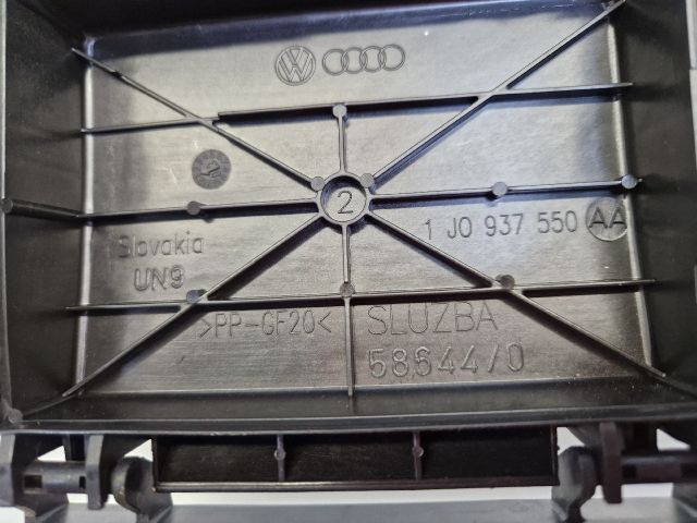 bontott VW GOLF IV Biztosítéktábla Motortér