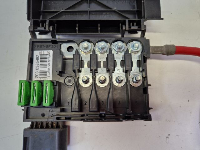 bontott VW GOLF IV Biztosítéktábla Motortér