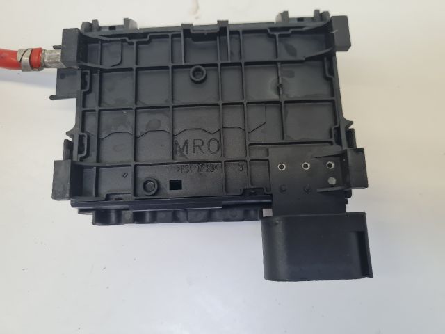 bontott VW GOLF IV Biztosítéktábla Motortér