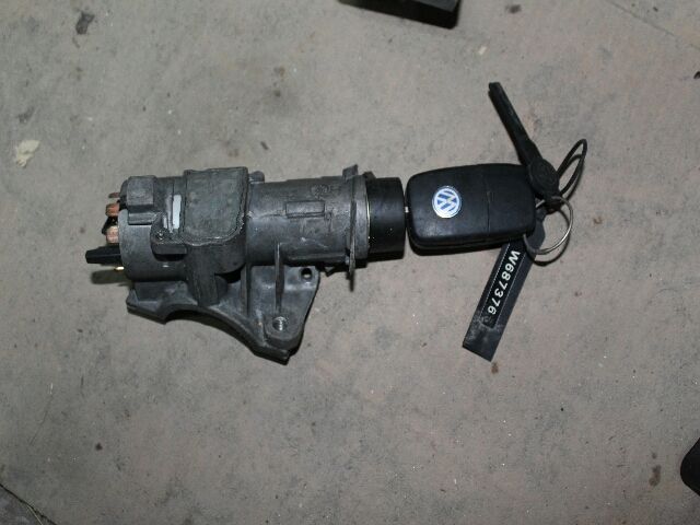 bontott VW GOLF IV Gyújtáskapcsoló Házzal