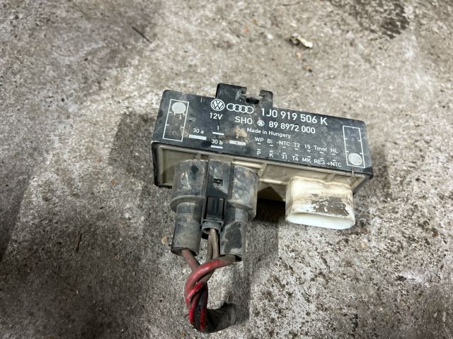 bontott VW GOLF IV Hűtőventilátor Relé