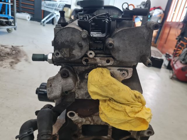 bontott VW GOLF IV Motor (Fűzött blokk hengerfejjel)