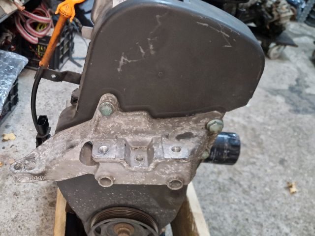 bontott VW GOLF IV Motor (Fűzött blokk hengerfejjel)